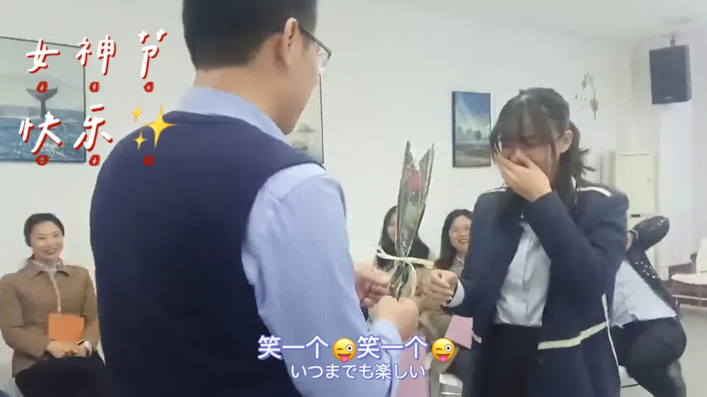 今天你把女神逗笑了嗎？|祥聚座椅開展“女神節(jié)”獻花活動(圖3)